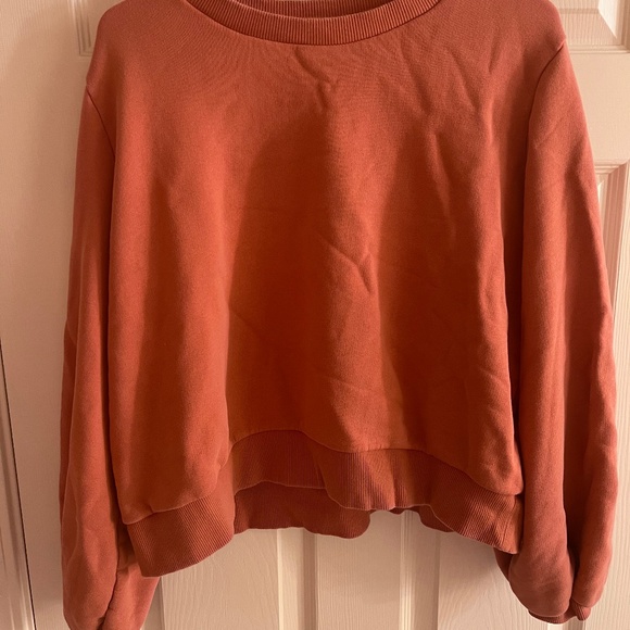 Rust colored billowy sleeve sweatshirt - Picture 1 of 1